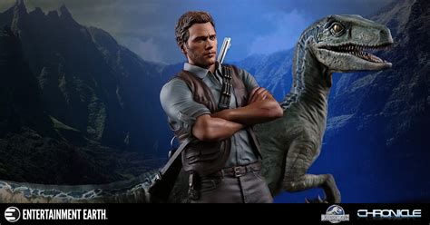 Jurassic World Owen and Blue Statue