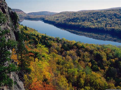 Desktop Wallpapers » Natural Backgrounds » Lake of the Clouds, Porcupine Mountains, Michigan ...