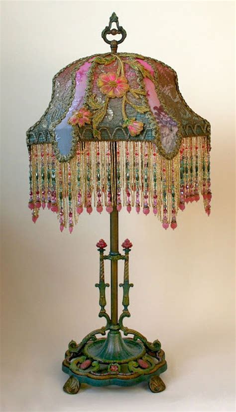 Nice 40 Vintage Victorian Lamp Shades Ideas for Decorating Bedroom DIY https://roomaniac.com/40 ...