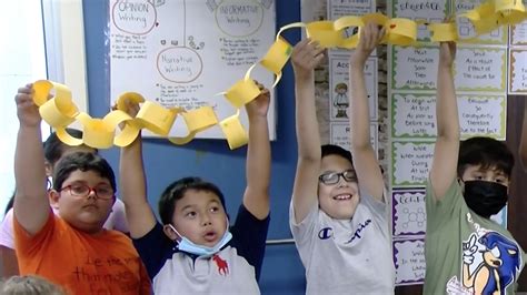 Rancho Mirage Elementary School students show their support for Ukraine during 'Unity Day ...