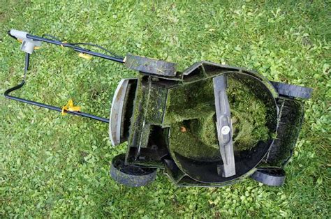 Are Lawn Mower Blades Universal? – BackyardGadget