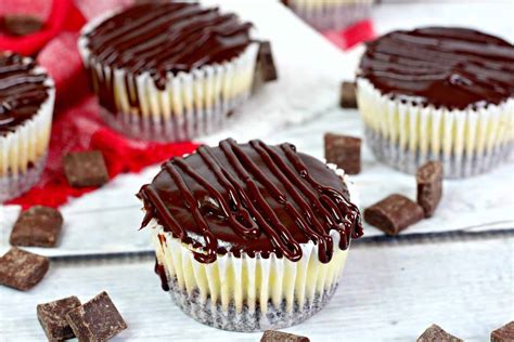 Mini Cheesecakes Topped With Chocolate Ganache Recipe - Sweet Pea's Kitchen