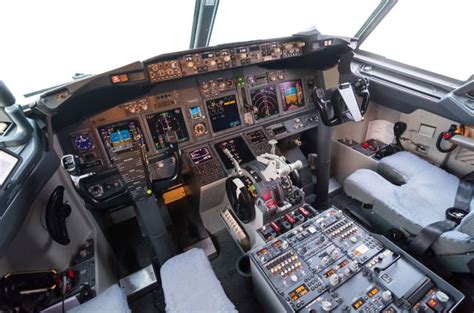 737 700 Cockpit