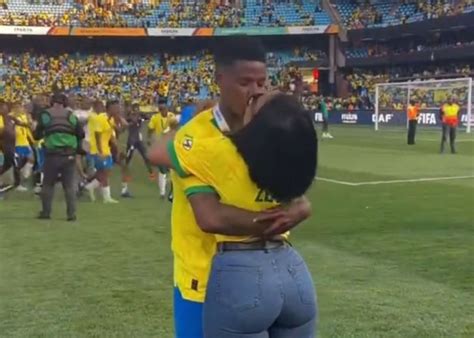 Sundowns player’s girlfriend kisses him on the field