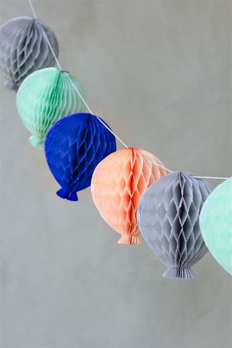 DIY: honeycomb balloon garland Balloon Shapes, Balloon Garland, Balloons, Air Balloon, Handmade ...