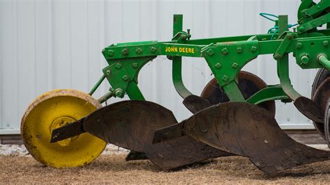 John Deere 2 Bottom Plow 44-AB | M20 | Davenport 2017