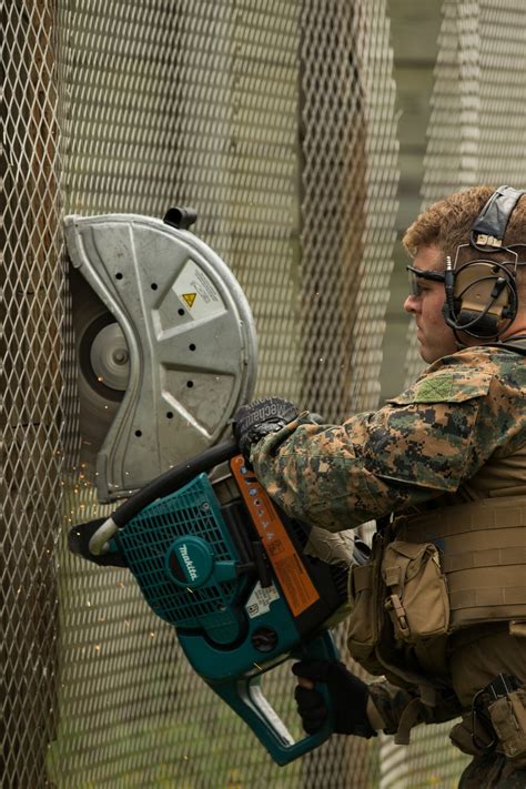 DVIDS - Images - MRF - 26th MEU Breaching Techniques [Image 3 of 7]