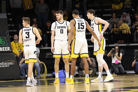 Iowa men's basketball team ranked in AP poll for first time this season - Hawk Fanatic