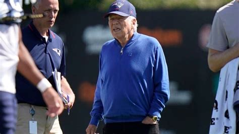 Robert Kraft embraces low expectations for Patriots in 2023