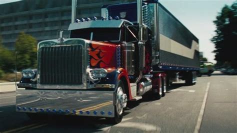 The truck is Peterbilt 379 (Optimus Prime) in Transformers 3 - La face ...