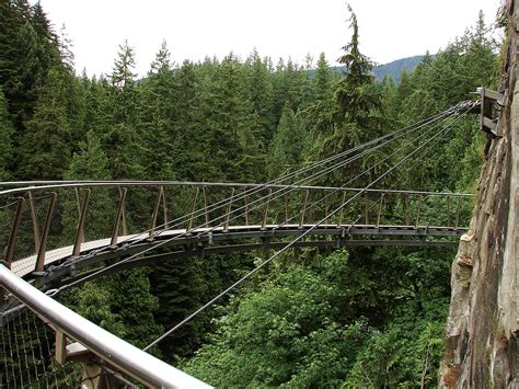 Capilano Suspension Bridge - SMARTTRAVELERS