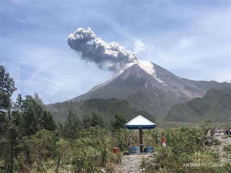 Gunung Merapi erupsi, sejumlah wilayah di Klaten diselimuti hujan abu