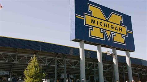 University of Michigan asking students who test positive for COVID-19 ...