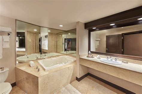 10 Best Las Vegas Hotels with In-Room Jacuzzi Tubs in 2024