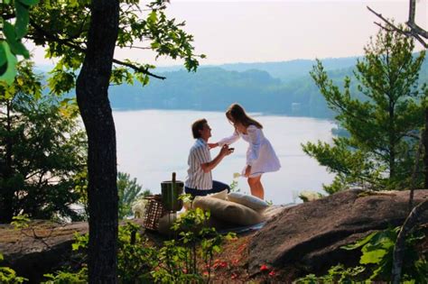 Canadiens' Jake Evans proposes to girlfriend during picture-perfect picnic | Offside