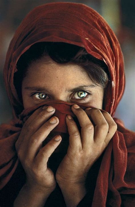 This famous Steve McCurry photograph of a young Afghan girl that ...