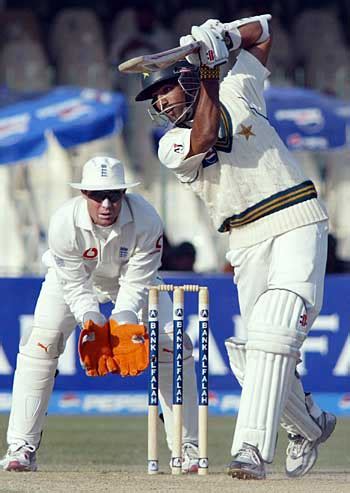 Mohammad Yousuf drives elegantly | ESPNcricinfo.com