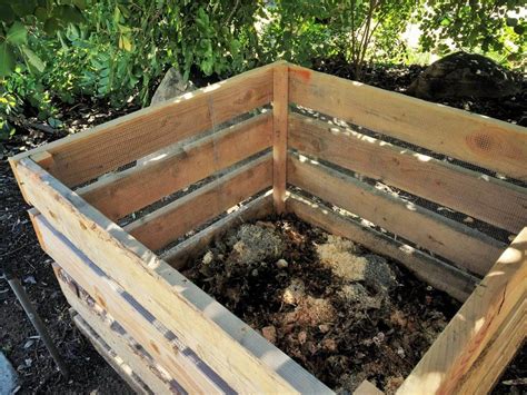 How to Make a DIY Compost Bin from Scrap Wood | SawsHub