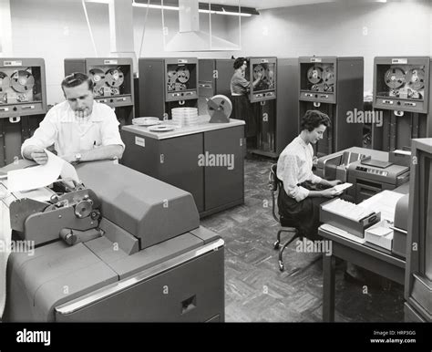 Computadora ibm 704 fotografías e imágenes de alta resolución - Alamy