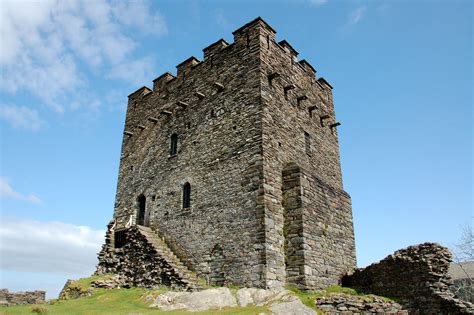 Dolwyddelan - castle - Ancient and medieval architecture