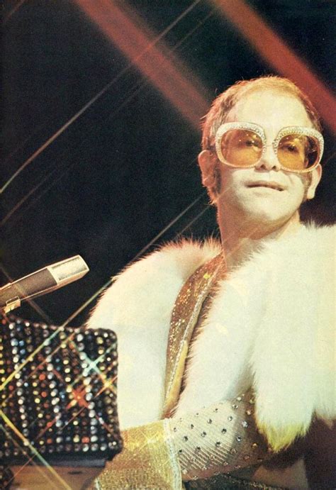 30 flamboyant stage costumes of elton john during the 1970s – Artofit