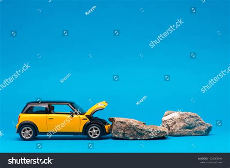 2,595 Crash Car Open Hood Images, Stock Photos & Vectors | Shutterstock