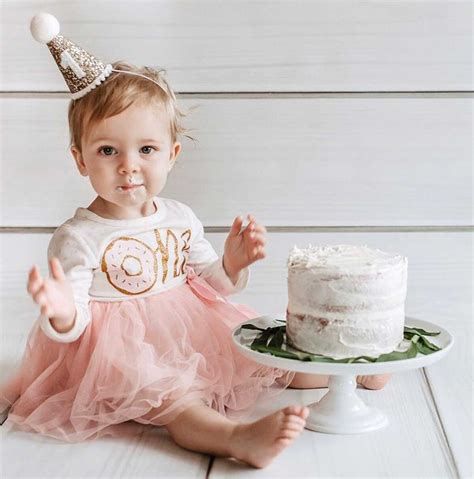 13 Cute 1st Birthday Party Ideas for Girls - Cake Smash Edition