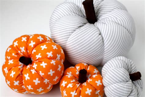 DIY: Easy Fabric Pumpkin Tutorial | Fabric pumpkins, Fall sewing projects, Fabric crafts