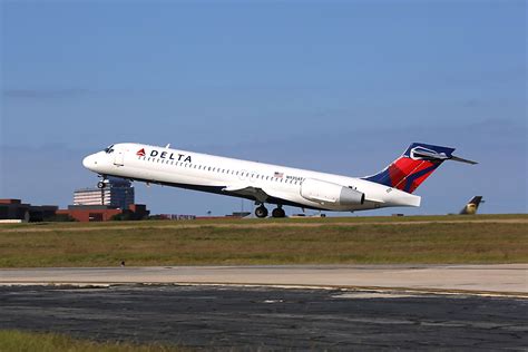 Boeing 717-200 aircraft departing | Delta News Hub