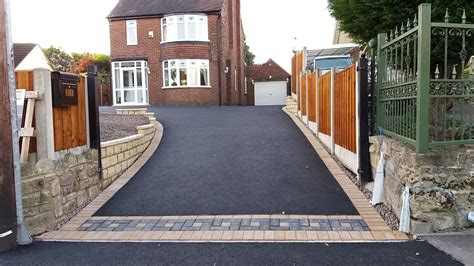 50 Best Driveway Ideas to Improve The Appeal of Your House | Driveway design, Tarmac driveways ...