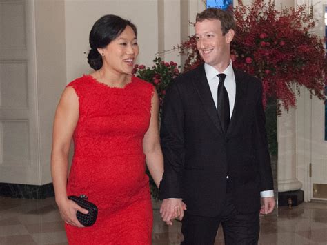 Facebook Boss Mark Zuckerberg shared Pregnant wife pic on Facebook ...