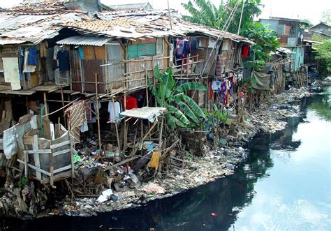 Many slums in Jakarta are next to or close to water, causing many polluted rivers. Photo by ...