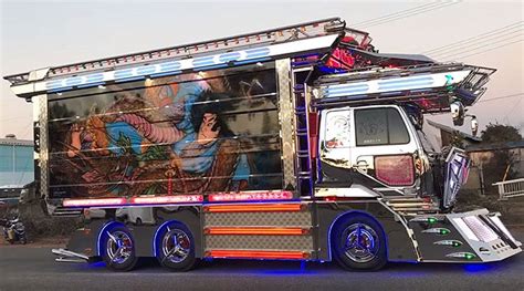 Japan’s Most Insane, Pimped-out “Dekotora” Truck - ThrottleXtreme