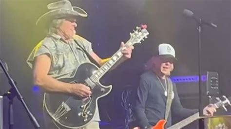 DAMN YANKEES: TED NUGENT And JACK BLADES Reunite On Stage