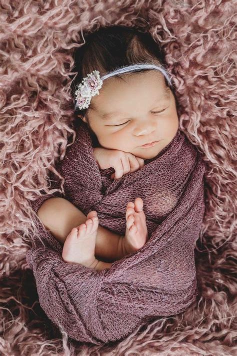 50 Adorable Newborn Photo Ideas For Your Junior (35) - RONTSEN | Newborn photos girl, Newborn ...