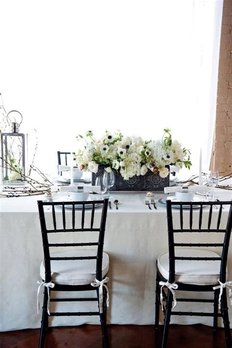 A fresh black and white tablescape for summer weddings