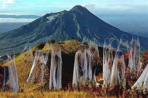 Cerita Mistis Gunung Lawu yang Membuat Merinding para Pendaki - Varia Katadata.co.id