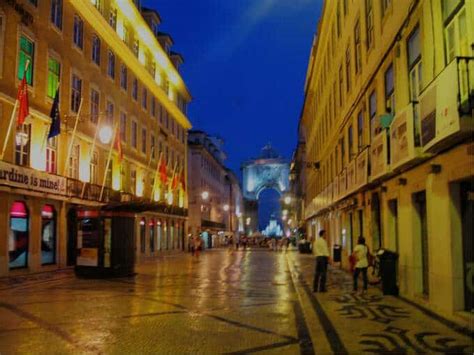 Photo Friday: Lisbon at Night - The Travelers Way