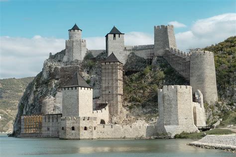 Die mittelalterliche Burg Golubac an der Donau in Serbien - Creative Commons Bilder