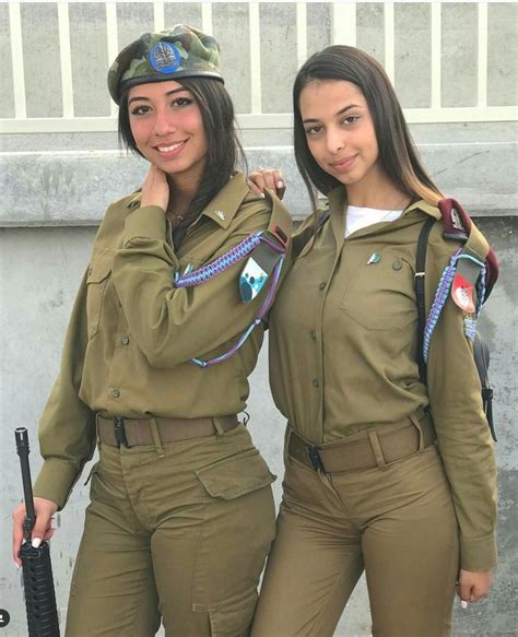 a2a7483590a82a7cbd6bb27eb2f53ea2.jpg 736×906 píxeles | Idf women, Military girl, Military women