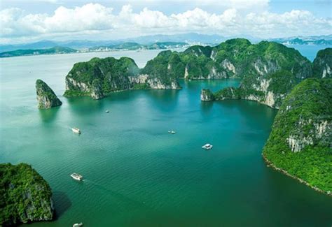 9 Reasons You Need to Visit Halong Bay in 2018