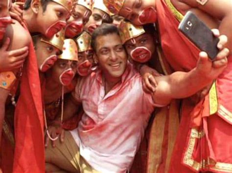 Bajrangi Bhaijaan review: Full on entertainment, Salman Khan style ...