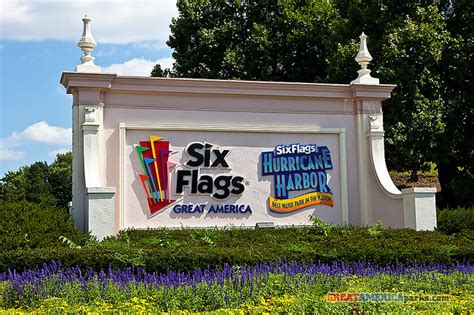 Six Flags Great America entrance sign - a photo on Flickriver