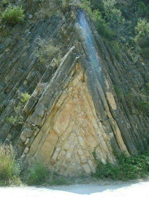 Chevron fold .. . #we_love_geology | Beautiful nature, Nature ...