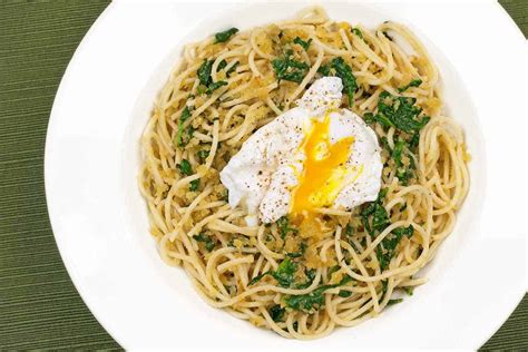 Spaghetti with Toasted Garlic Crumbs, Spinach and Egg