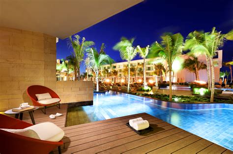 The Top 5 Best Swim up Rooms in Cancun - Troupe