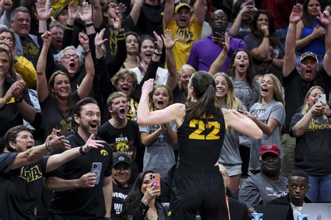 Iowa Pauses Season-Ticket Sales for Women’s Basketball