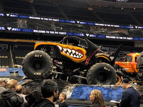 Monster Mutt Rottweiler (RKMT) | Monster Trucks Wiki | Fandom