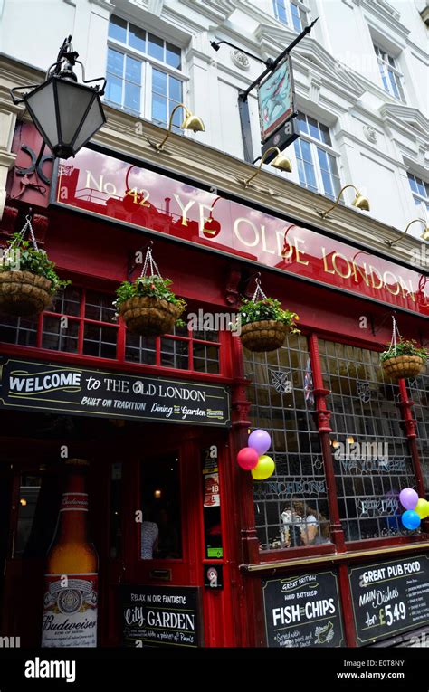 Ye Olde London Pub, Ludgate Hill, London, England Stockfotografie - Alamy