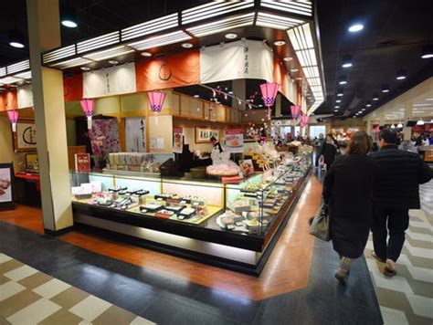 Food crawl: Mitsuwa Marketplace in Edgewater